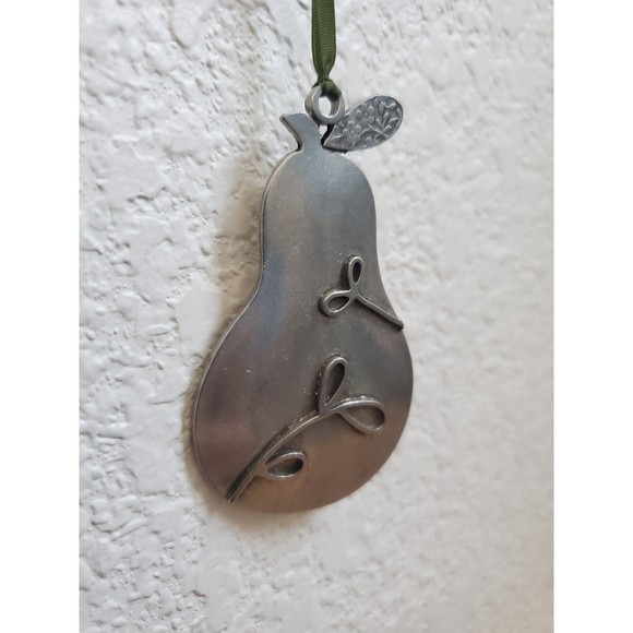 Beehive Kitchenware Company 2007 Pear Fruit Ornament Christmas Holiday Pewter 4" - Picture 2 of 6